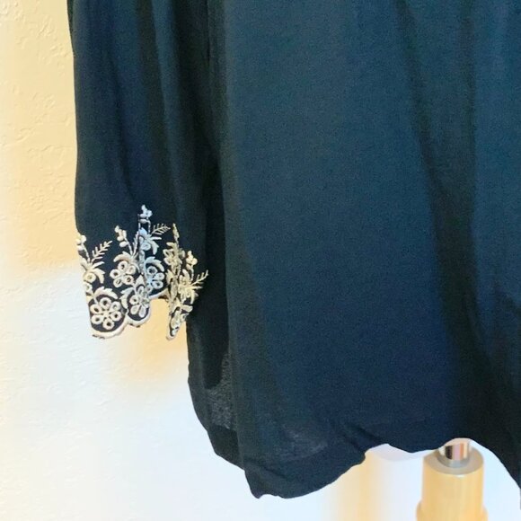 Chicos Dover Barbados Jacket SZ 1 Medium Black Embroidered sleeves - Picture 2 of 4